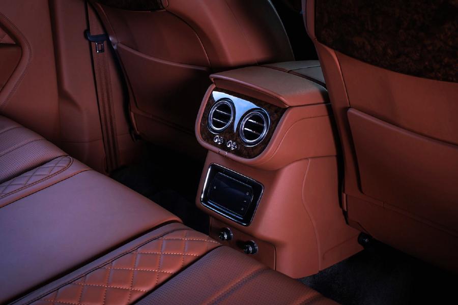 Детали интерьера Bentley Bentayga by Inkas 2019 года  (фото 18 из 20)